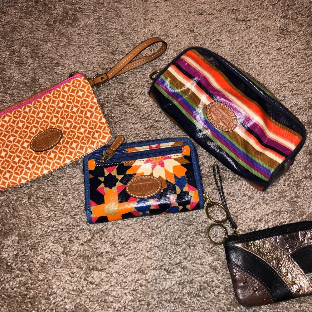 Lot of Fossil accessories.